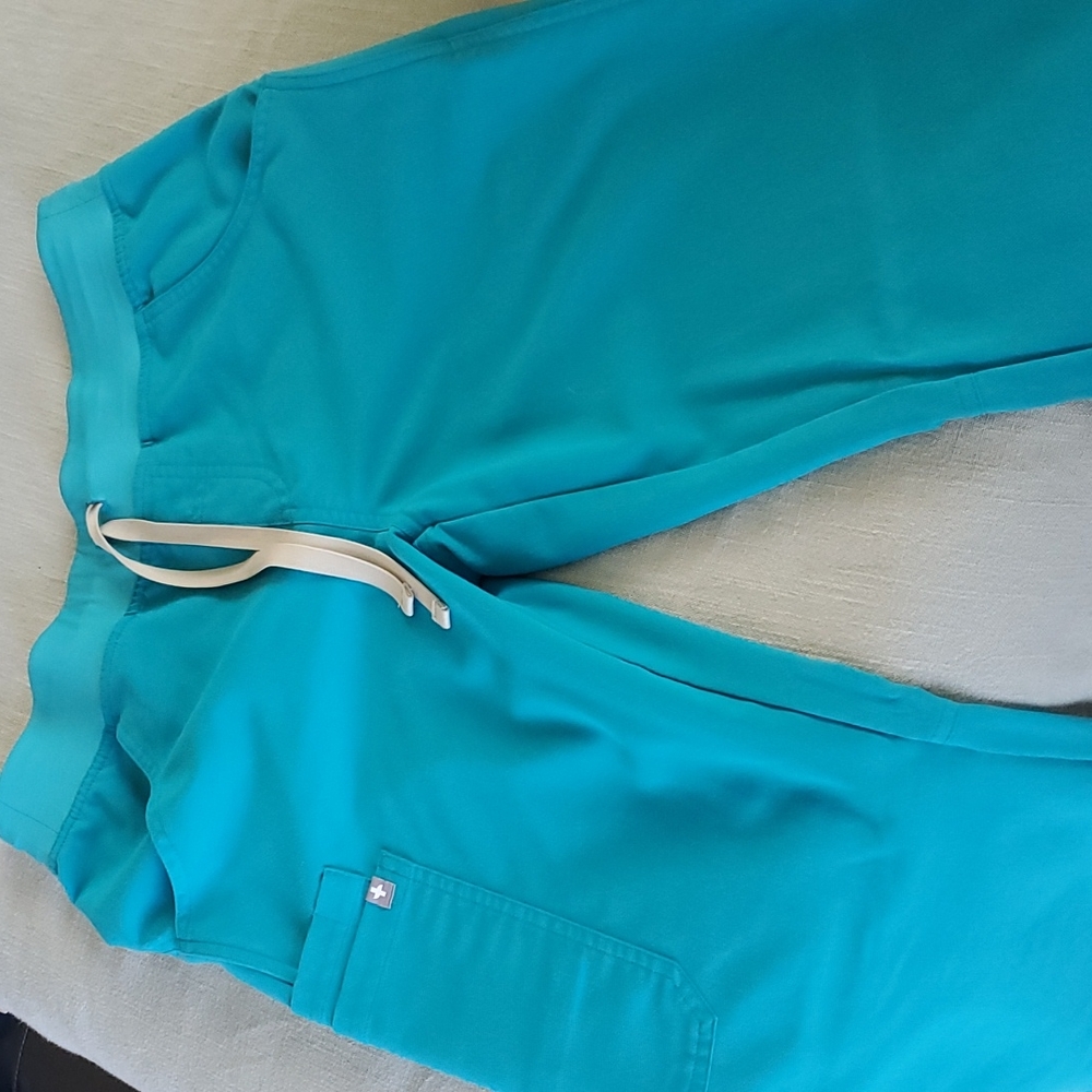 Figs- Kade scrub bottoms size S in LIMITED EDITION COLOR- teal